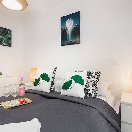 Kapitanski Mostek By Renters